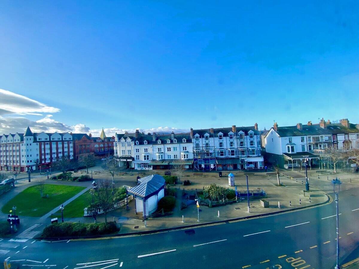 CONWY - ESTABLISHED RESTAURANT/FISH & CHIP SHOP AND THREE APARTMENTS Photo 15