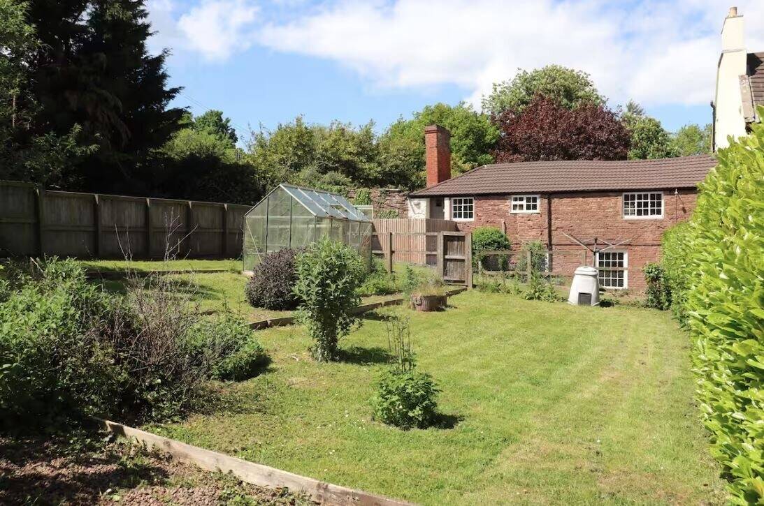 High Performing Large Country House Holiday Let Photo 15