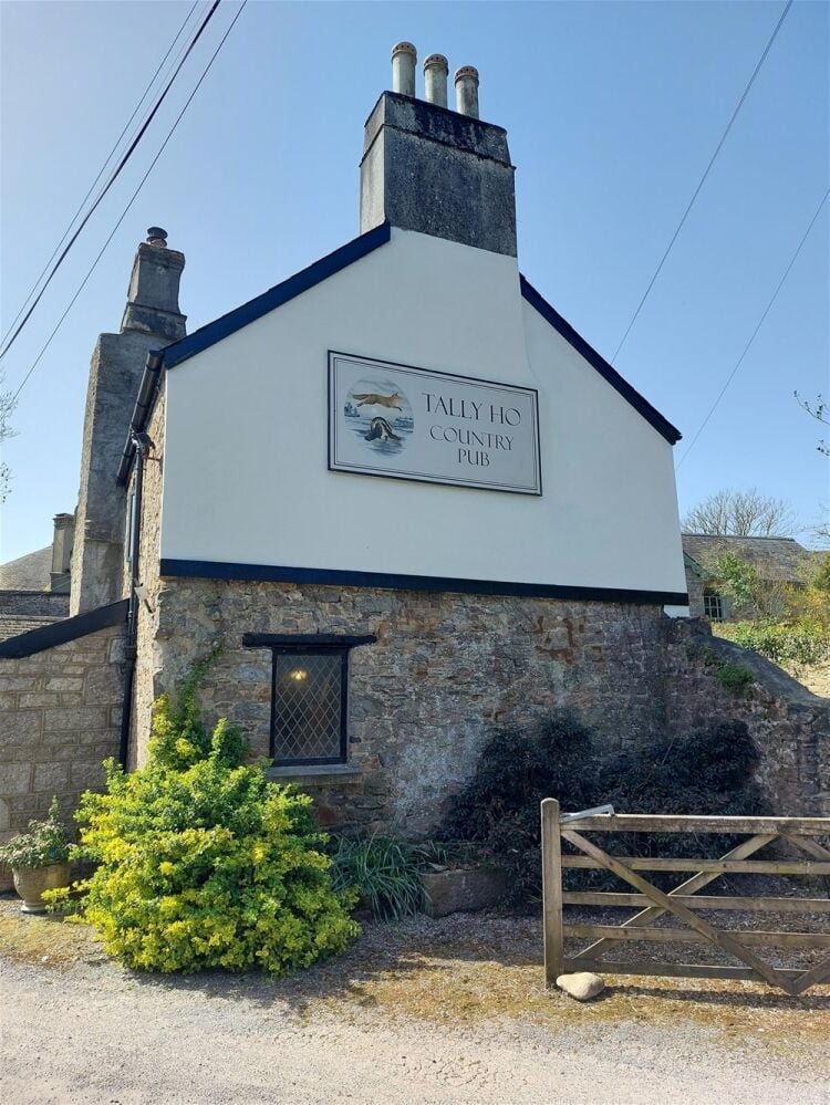 14C South Devon Village Freehouse For Sale in Totnes Photo 15