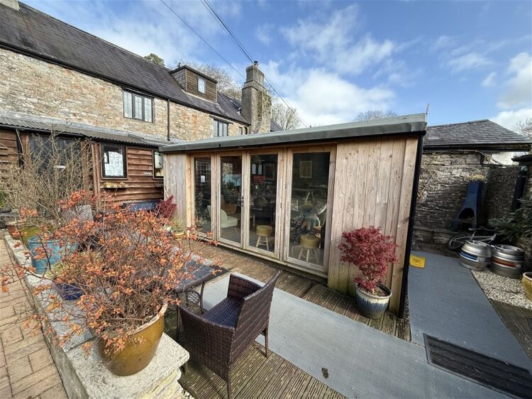 14C South Devon Village Freehouse For Sale in Totnes Photo 15
