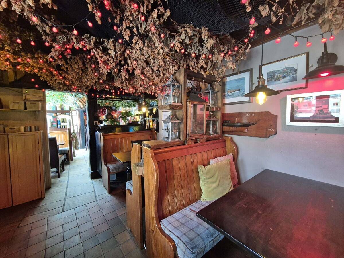 GWYNEDD - 15TH CENTURY HARBOURSIDE PUBLIC HOUSE Photo 15