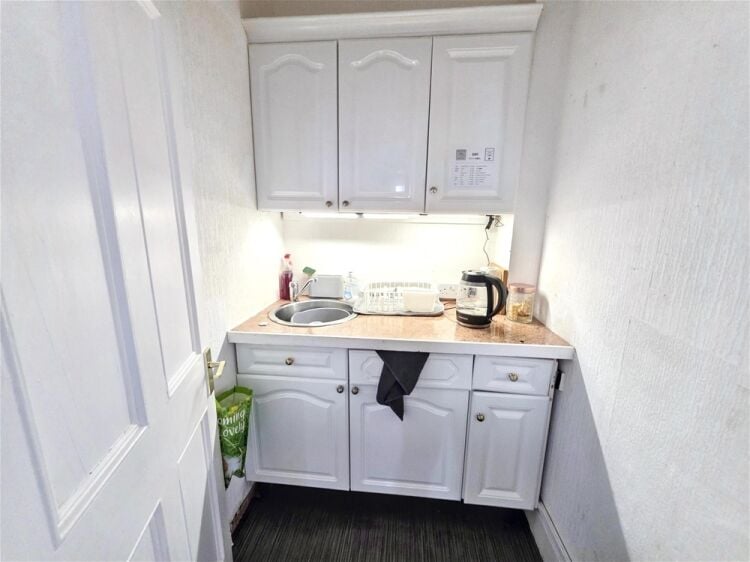 Auction Lot: Mixed-use Investment Property - Paignton Devon For Sale in Paignton Photo 15