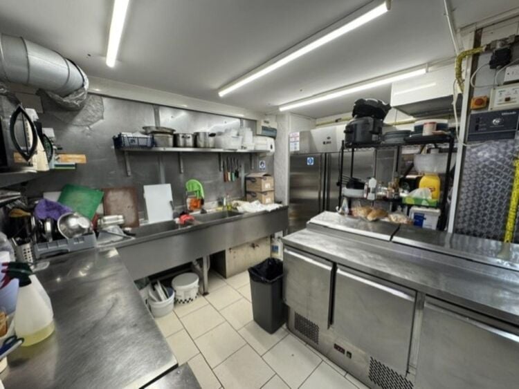 Leasehold Greek Takeaway & Restaurant Located In Rugby