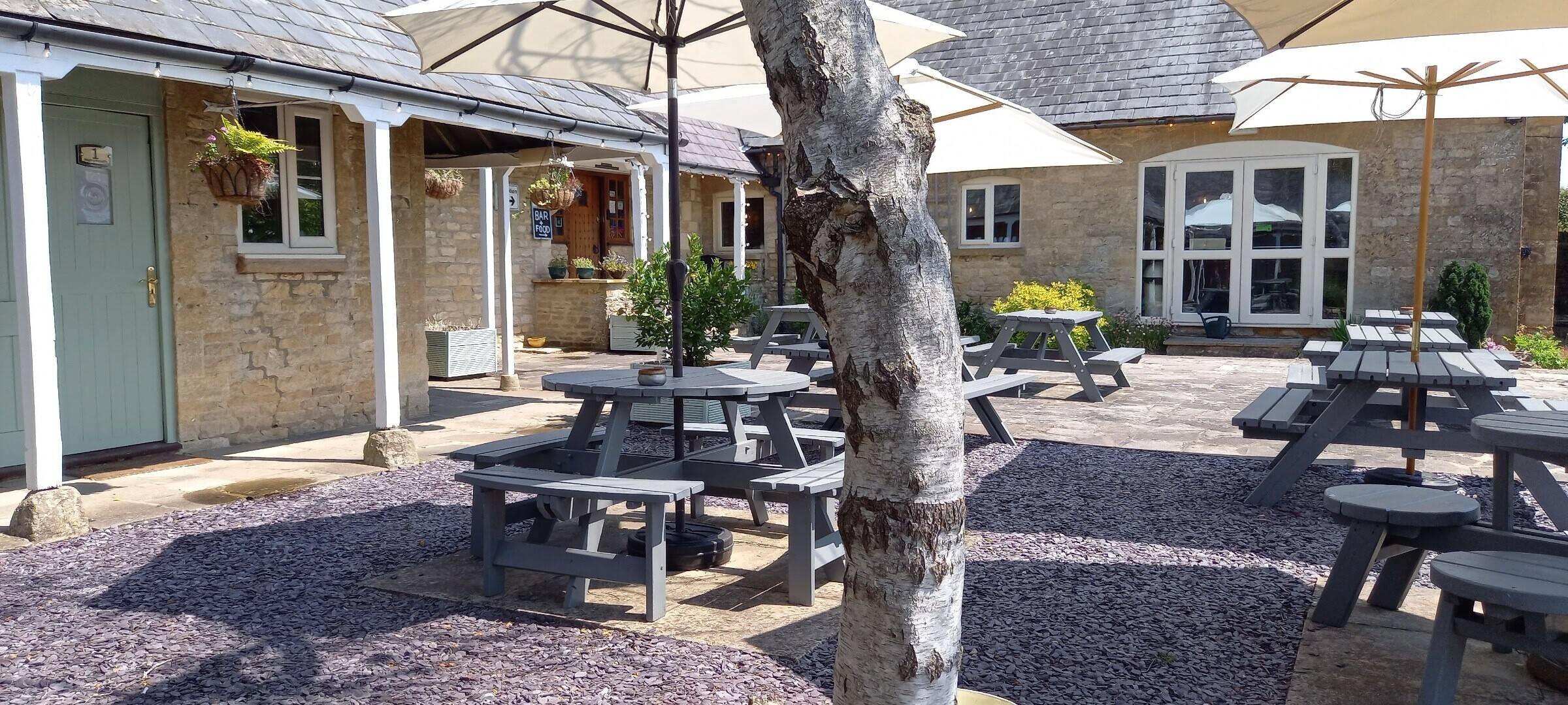 OXFORDSHIRE – MAIN ROAD FREEHOUSE PART OF AN ASSOCIATED LETTING COMPLEX