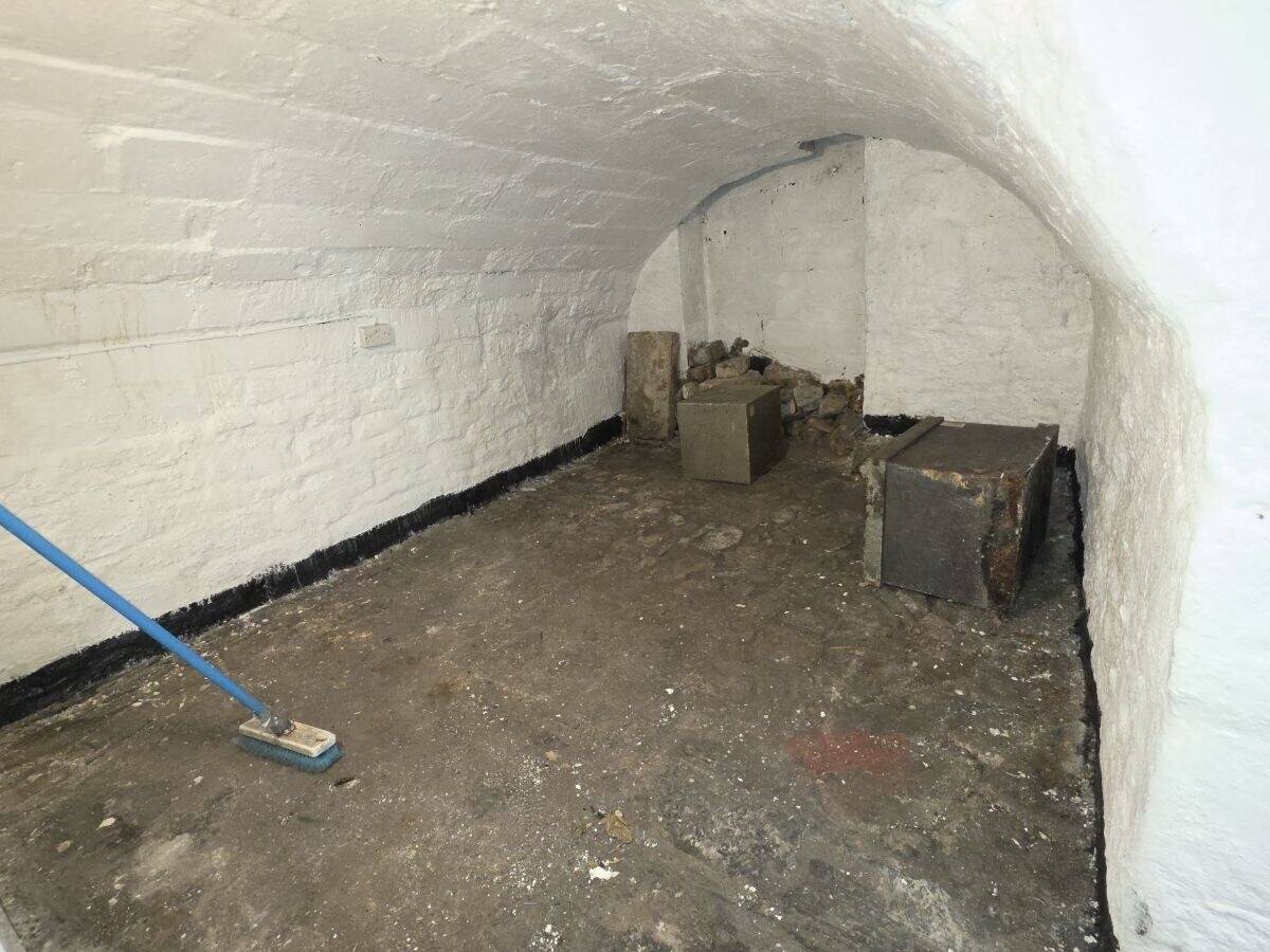 Bath City Centre Overlooking Abbey & Roman Baths - New Lease Available Photo 15