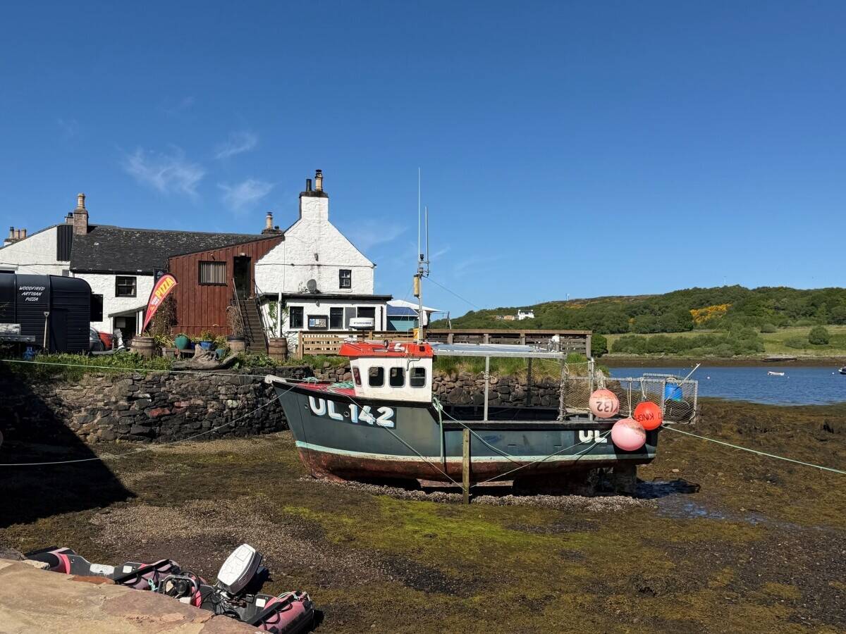 A Simply Outstanding Waterfront Bar & Restaurant in Unspoilt Wester Ross (ref 1821)