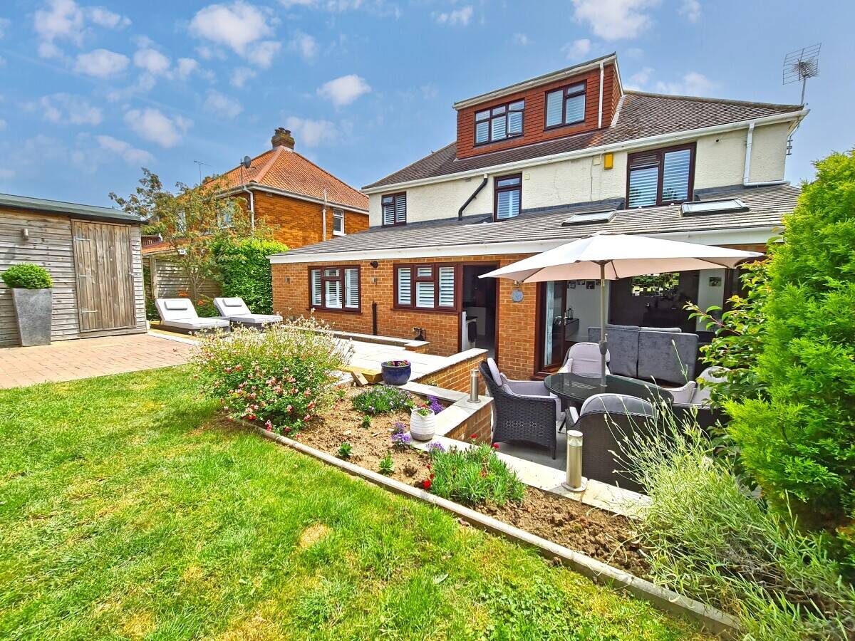 Stunning 7 bedroom Bed & Breakfast in the beautiful city of Canterbury plus private self contained owner accommodation