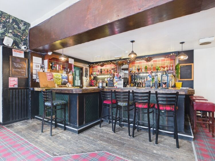 Prominent Forres Hotel With Bar, Functions And Accommodation Photo 15