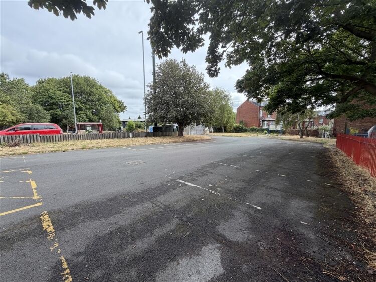 Vacant Unit For Sale in Leeds
