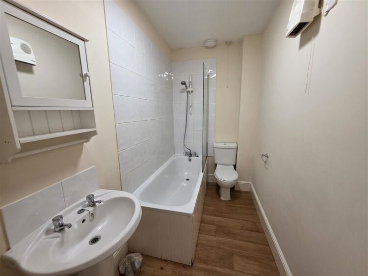 Auction Lot: Mixed Use Investment in Newton Abbot Town Centre For Sale in Newton Abbot Photo 15