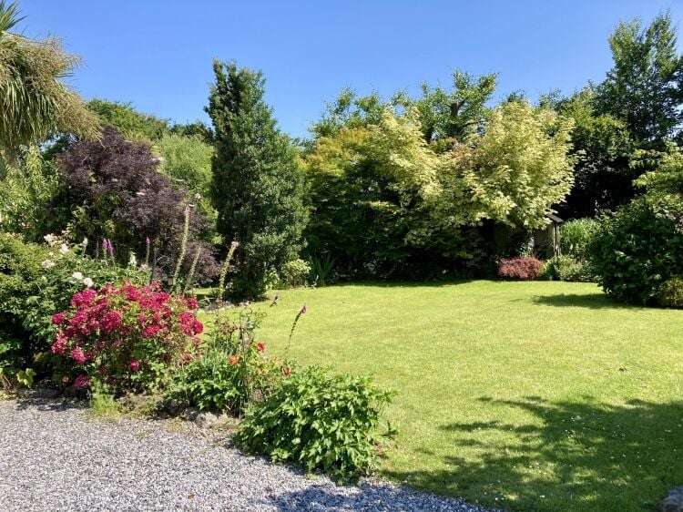 LICENSED TEAROOM/RESTAURANT AND BED & BREAKFAST
