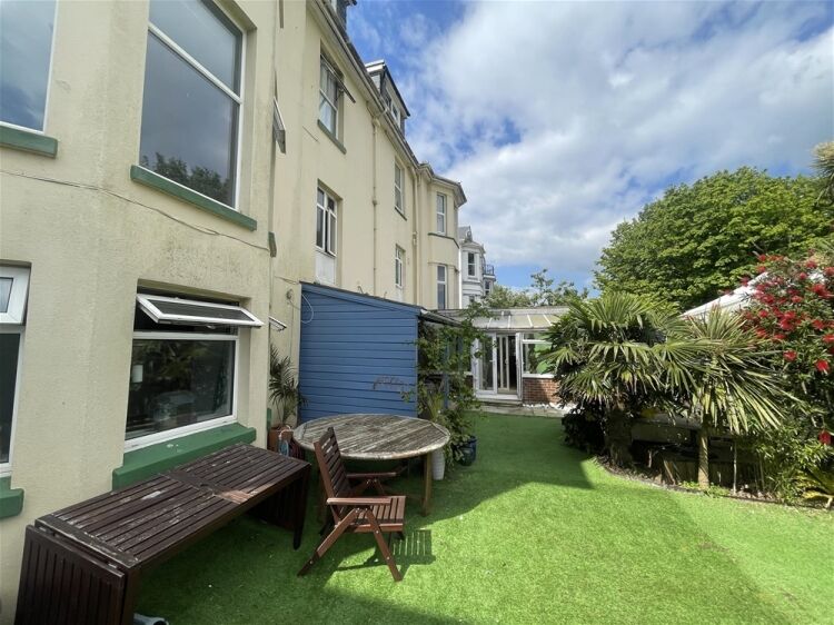 Seaside Town 19-Bed HMO with Extensive Owners Accommodation For Sale in Paignton Photo 15