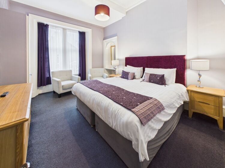 Elegant Ferryhill Property Offering Turnkey Guest House Opportunity Photo 15