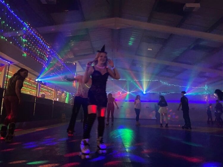 VERY POPULAR, WELL ESTABLISHED INDOOR FAMILY ENTERTAINMENT VENUE Photo 2