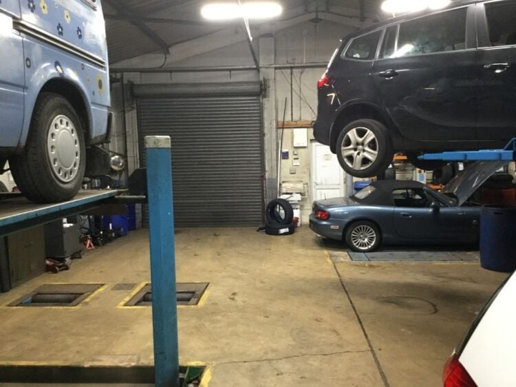 Well Established Garage & Mot Centre With A Renowned Reputation Photo 2