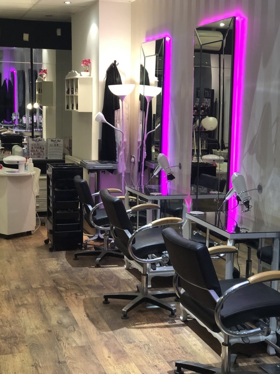 Hair and beauty salon to lease