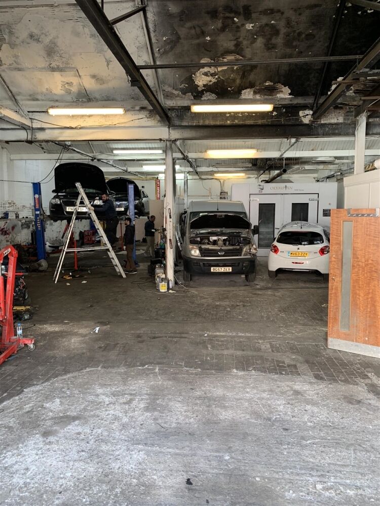 AUTO MECHANICAL & ACCIDENT REPAIRS CENTRE IN NOTTINGHAM Photo 2