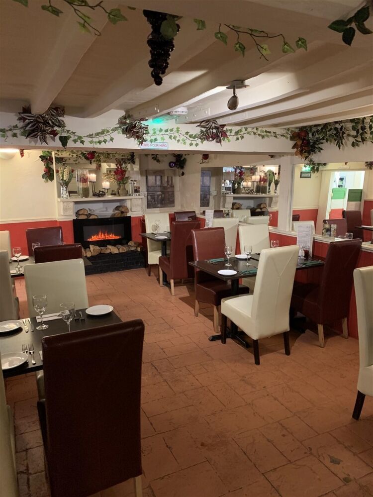 STUNNING FINE DINING ITALIAN RESTAURANT & BAR WITH FAMILY APARTMENT NEAR NEWARK Photo 2