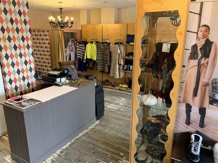 SUPERB DESIGNER LADIES FASHIONS & ACCESSORIES BOUTIQUE ON CLEETHORPES SEAFRONT Photo 2