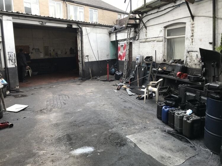 GARAGE REPAIRS WORKSHOP IN CARDIFF SUBURB