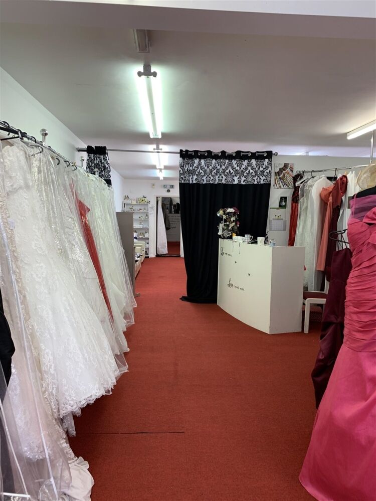 BRIDAL WEAR & GENTS FORMAL HIRE WITH ALTERATIONS IN RUSHDEN TOWN CENTRE