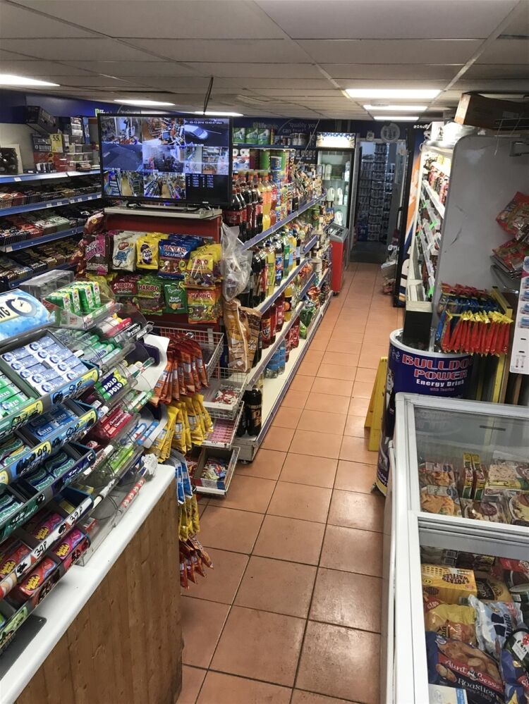 POPULAR LICENSED CONVENIENCE STORE IN GRIMSBY SUBURB Photo 2
