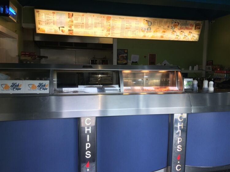 TRADITIONAL FISH BAR WITH PIZZA & KEBAB TAKEAWAY & DELIVERIES IN DEWSBURY Photo 2