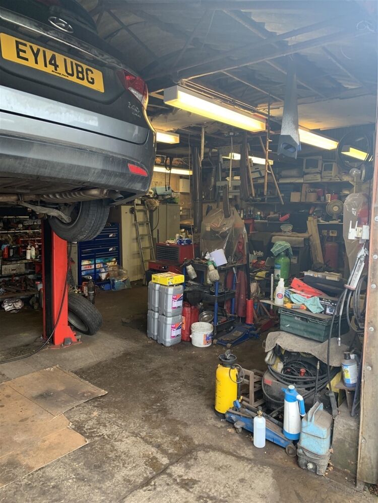 GENERAL AUTO REPAIRS CENTRE IN EDINBURGH SUBURB