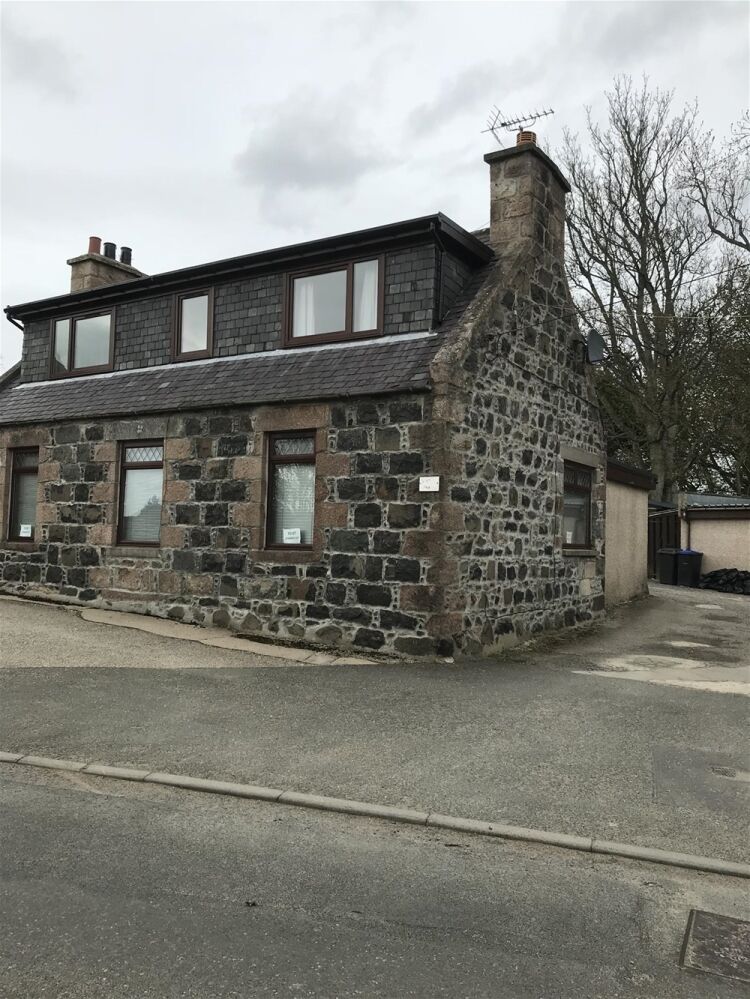 FREEHOLD VILLAGE PUBLIC HOUSE WITH CHARMING 3-BED FAMILY HOME NEAR INVERURIE Photo 2
