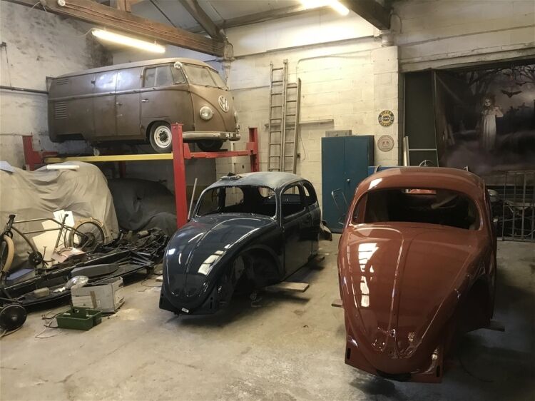 HIGHLY REGARDED AUTO BODY & PAINT RESTORATION & CUSTOMIZING CENTRE NEAR BOLTON Photo 2