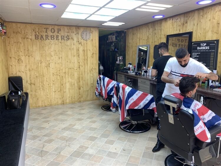 POPULAR GENTLEMENS HAIR STUDIO IN BOLTON SUBURB Photo 2