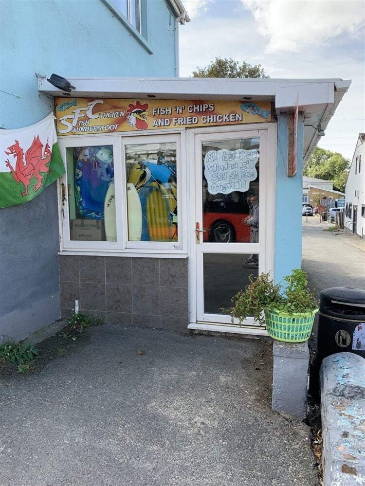 VIRTUALLY FREEHOLD GIFTS/SOUVENIRS/BEACH GOODS & GROCERIES EMPORIUM IN SAUNDERSFOOT Photo 2