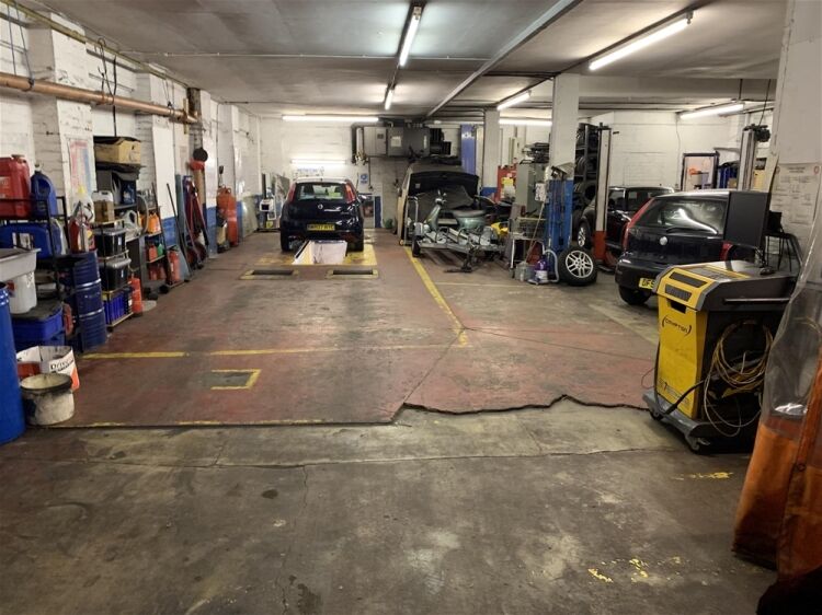 FREEHOLD MOT TESTING & REPAIRS CENTRE IN SOUTH WALES M4 CORRIDOR