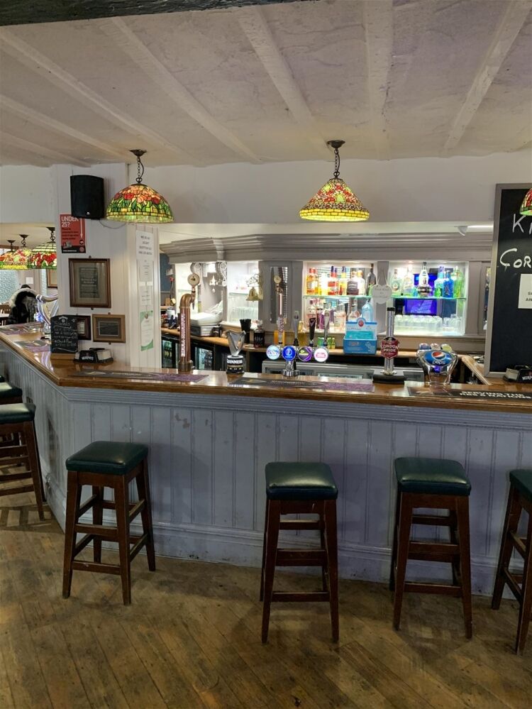 IMPRESSIVE PUBLIC HOUSE/RESTAURANT & HOTEL IN CHATTERIS TOWN CENTRE