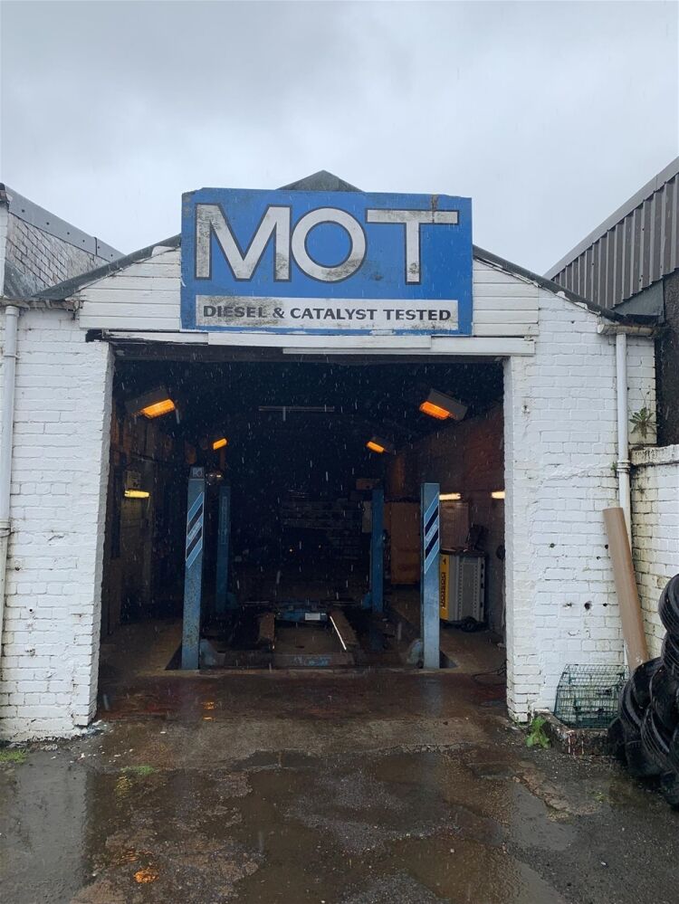 MOT TESTING & TYRE CENTRE IN BUCKHAVEN/FIFE Photo 2