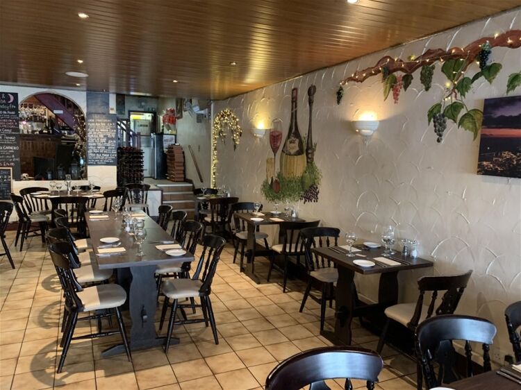 LICENSED ITALIAN & PORTUGUESE RESTAURANT WITH FAMILY HOME IN COLWYN BAY TOWN CENTRE Photo 2