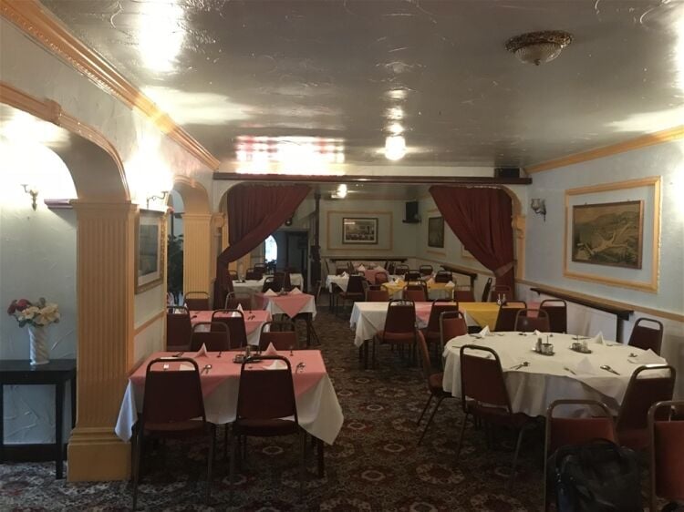 VERSATILE FREEHOLD LICENSED PREMISES AVAILABLE IN MOLD TOWN CENTRE