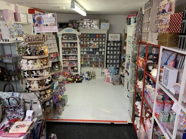 TOWN CENTRE RETAIL GIFTS/CARDS & BALLOONS WITH IN-HOUSE PHOTO PRINTING STUDIO NEAR LEEDS