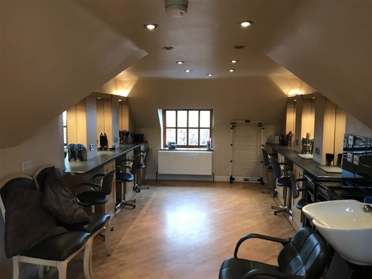 FREEHOLD VILLAGE UNISEX HAIR SALON IN THE WEST MIDLANDS