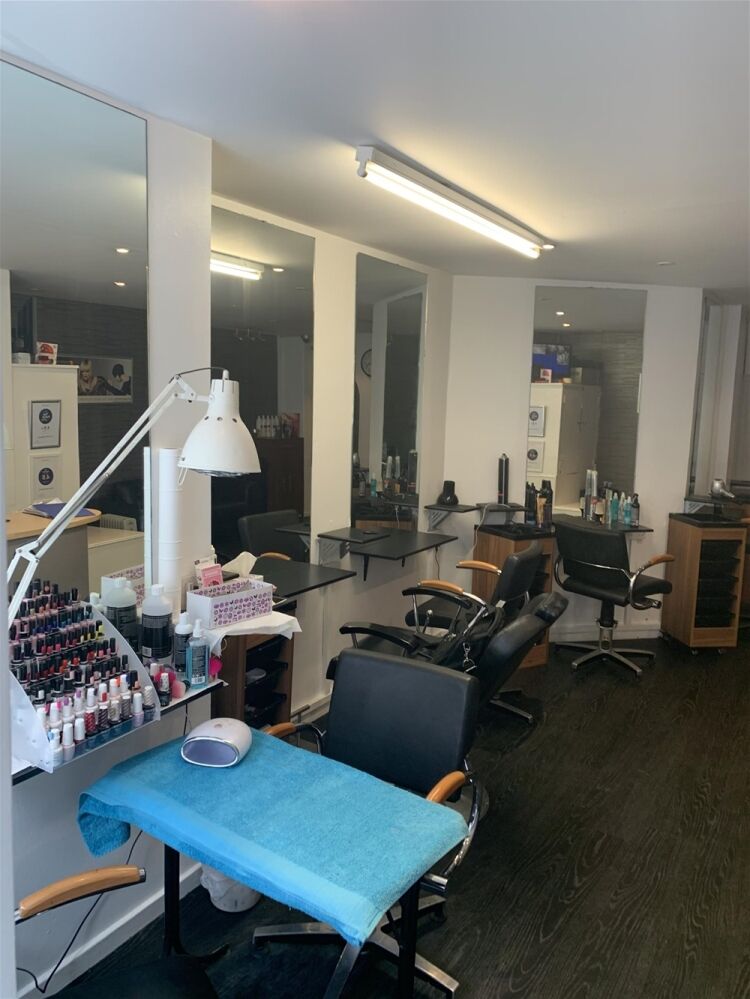STYLISH UNISEX HAIR & BEAUTY SALON IN EDINBURGH CITY CENTRE Photo 2