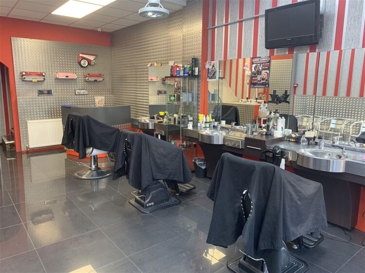 STYLISH FREEHOLD BARBERS IN BLACKPOOL TOWN CENTRE Photo 2