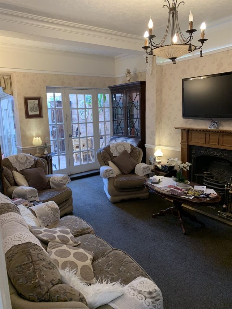 STUNNING FREEHOLD BED & BREAKFAST GUEST HOUSE IN STRATFORD UPON AVON