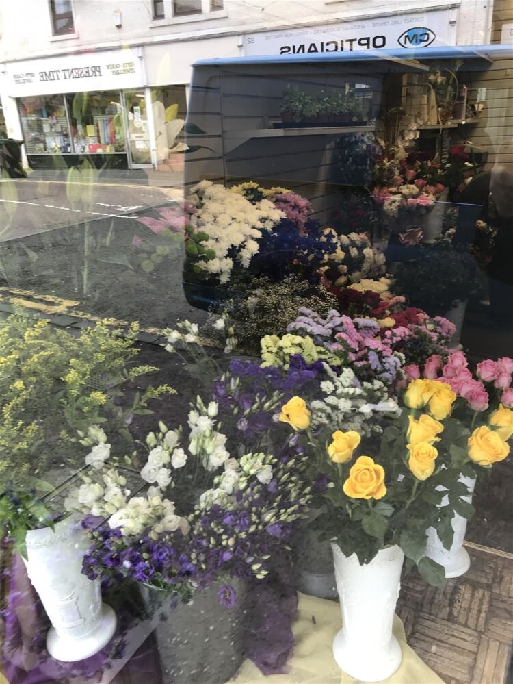 FREEHOLD FLOWERGRAM FLORIST & GIFTS IN BATHGATE TOWN CENTRE