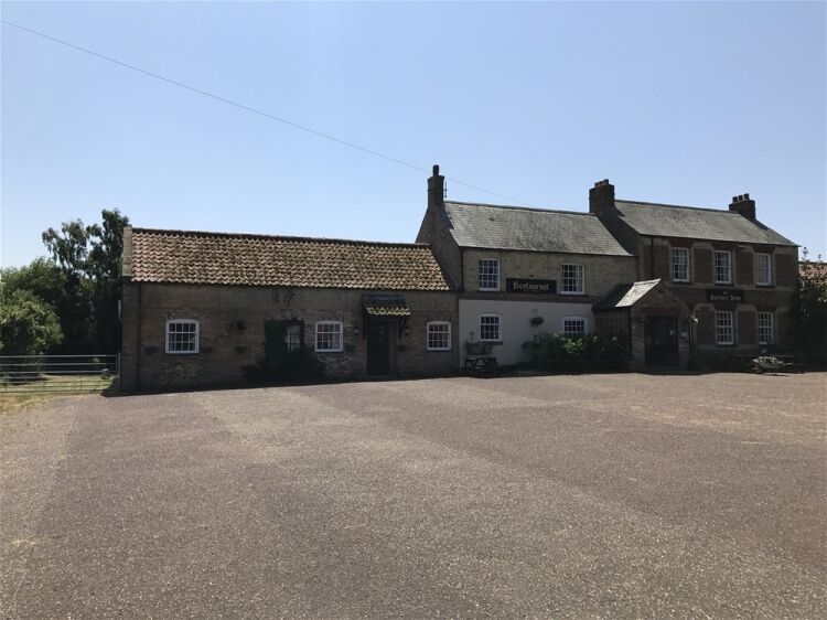 IMPRESSIVE FREEHOLD VILLAGE PUBLIC HOUSE & RESTAURANT IN THE CAMBRIDGESHIRE FENS