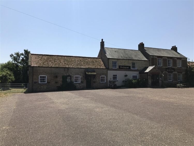 IMPRESSIVE FREEHOLD VILLAGE PUBLIC HOUSE & RESTAURANT IN THE CAMBRIDGESHIRE FENS Photo 2