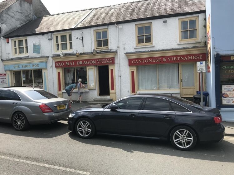 FREEHOLD LICENSED RESTAURANT WITH FAMILY APARTMENT IN DYFED WALES