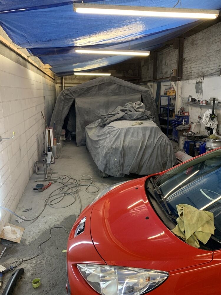 AUTO BODY & PAINT REPAIRS CENTRE NEAR WAKEFIELD Photo 2