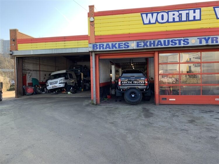 FREEHOLD GARAGE REPAIRS/BREAKDOWN RECOVERY & QUALITY USED AUTO SALES CENTRE IN KEIGHLEY