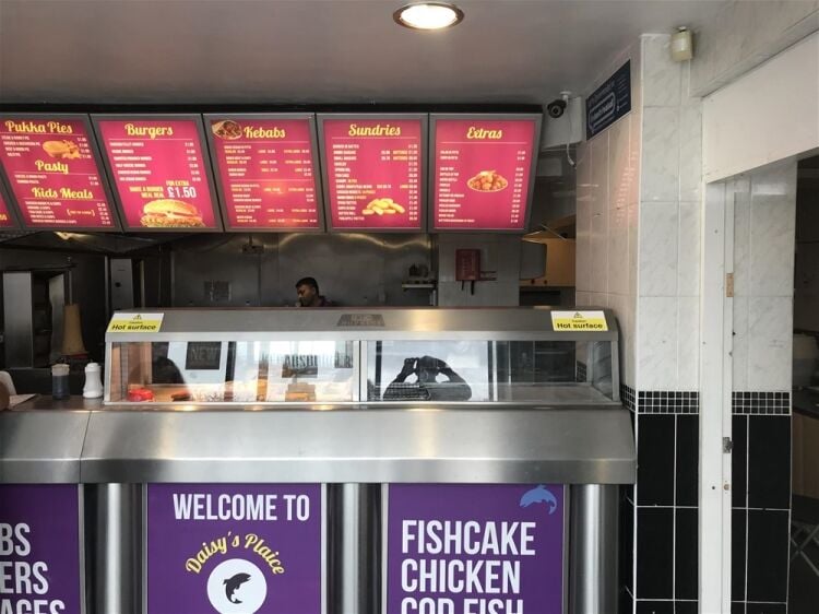 TRADITIONAL FISH BAR & FASTFOOD TAKEAWAY WITH FAMILY HOME IN WALSALL Photo 2