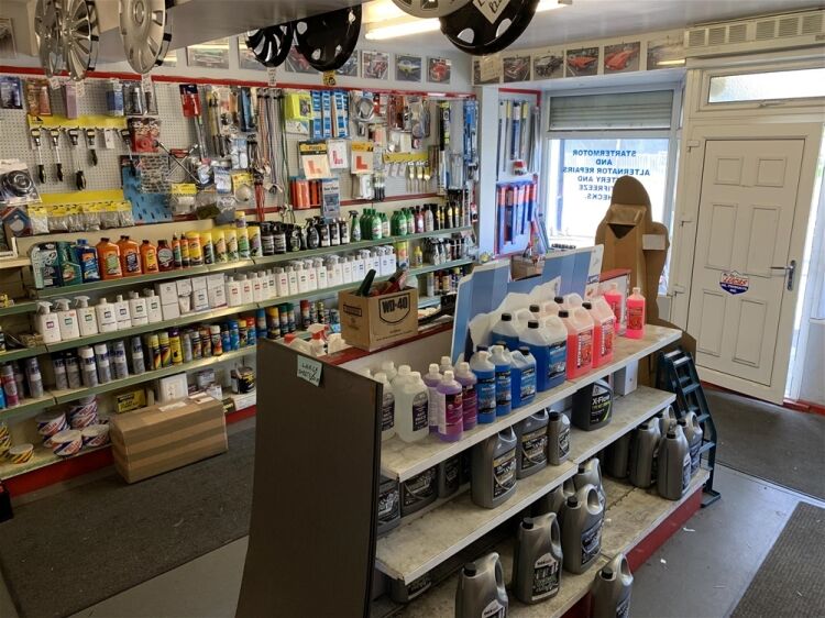 FREEHOLD MOTOR SPARES CENTRE WITH PRIVATE APARTMENTS IN DONCASTER SUBURB